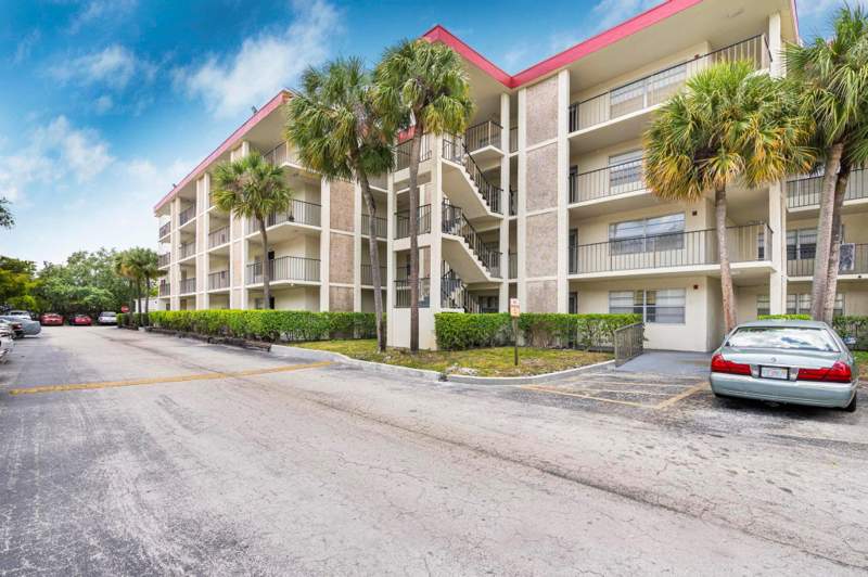 1 bedroom Condominium at 3000 NW 48th Terrace #423, Cypress Chase, Lauderdale Lakes — photo 3