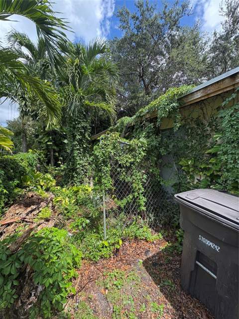 2109 Pinehurst Drive, West Palm Beach FL - photo 6 of 28