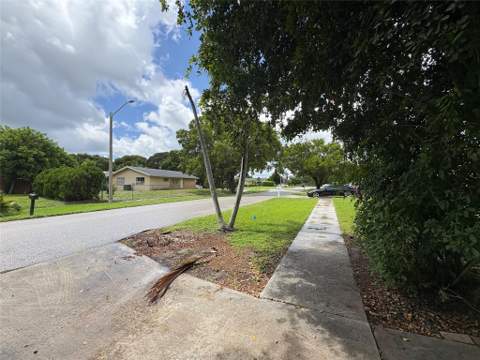 2109 Pinehurst Drive, West Palm Beach FL - photo 8 of 28
