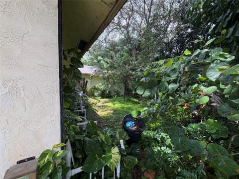 2109 Pinehurst Drive, West Palm Beach FL - photo 12 of 28