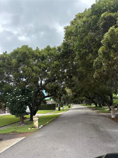 2109 Pinehurst Drive, West Palm Beach FL - photo 14 of 28