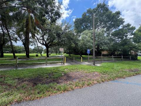 2109 Pinehurst Drive, West Palm Beach FL - photo 16 of 28