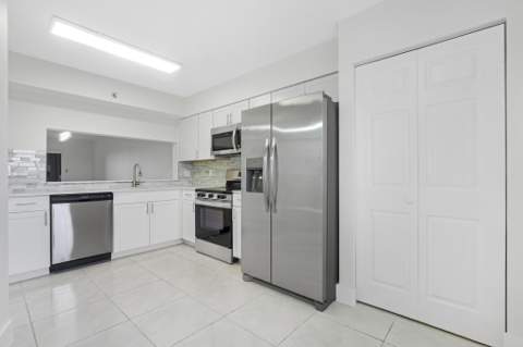 2200 S Cypress Bend Drive #805, Pompano Beach FL - photo 6 of 27