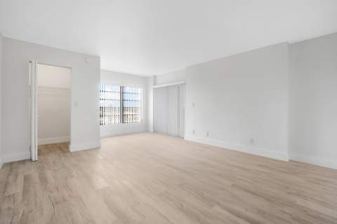 2200 S Cypress Bend Drive #805, Pompano Beach FL - photo 16 of 27