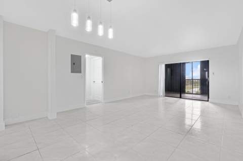 2200 S Cypress Bend Drive #805, Pompano Beach FL - photo 19 of 27