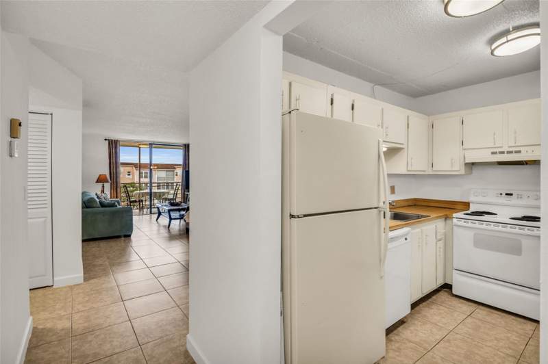 2 bedroom Condominium at 2840 Somerset Drive #403, Somerset at Lauderdale, Lauderdale Lakes — photo 3