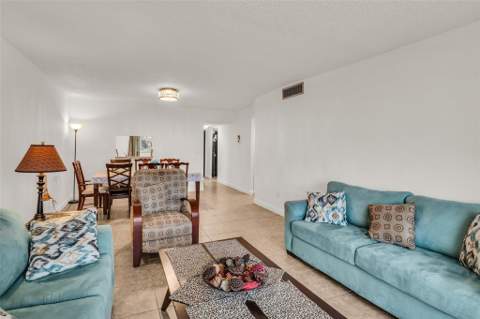 2840 Somerset Drive #403, Lauderdale Lakes FL - photo 13 of 31