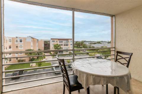 2840 Somerset Drive #403, Lauderdale Lakes FL - photo 17 of 31