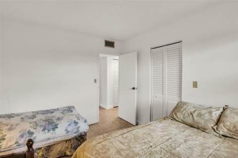 2840 Somerset Drive #403, Lauderdale Lakes FL - photo 23 of 31