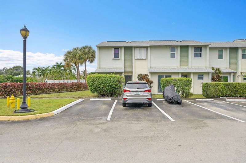 2 bedroom Condominium at 809 Crystal Lake Drive #809, Crystal View Townhomes, Deerfield Beach — photo 4