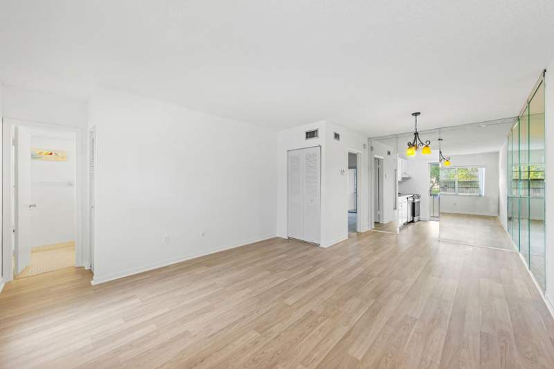 1 bedroom Condominium at 7360 NW 1st Street #205, Oriole Gardens Three, Margate — photo 3