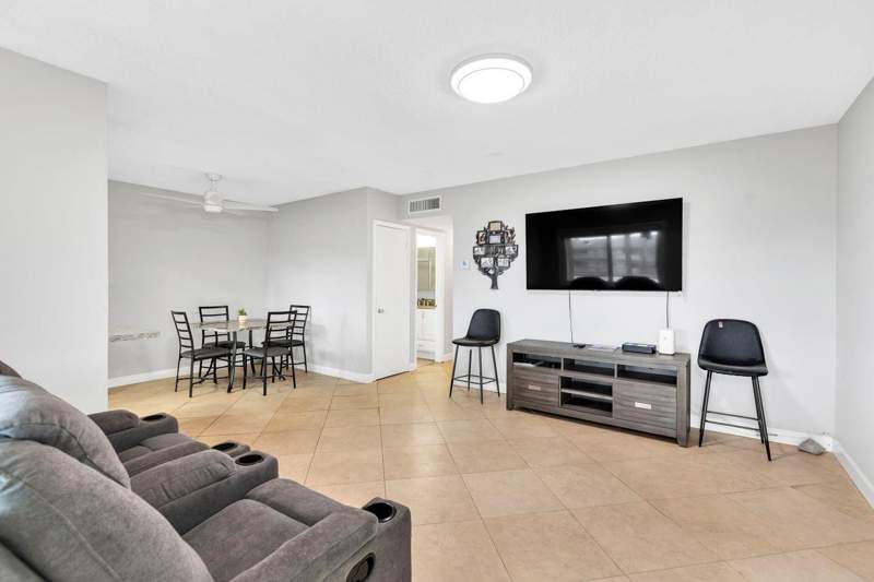 2 bedroom Condominium at 5300 Washington Street #D308, Beverly Hills, Hollywood — photo 2