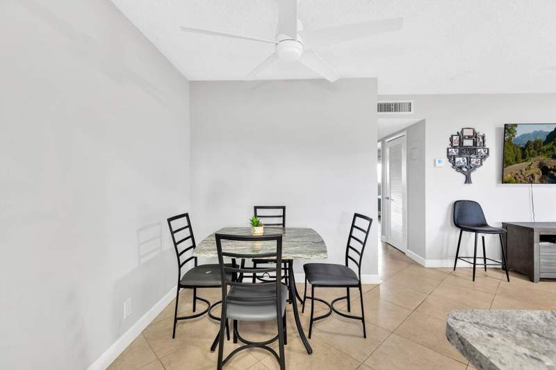 2 bedroom Condominium at 5300 Washington Street #D308, Beverly Hills, Hollywood — photo 4