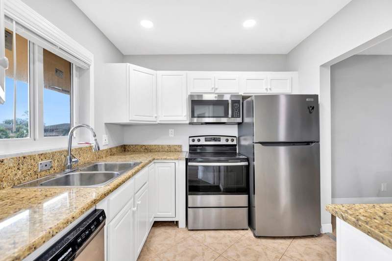 2 bedroom Condominium at 5300 Washington Street #D308, Beverly Hills, Hollywood — photo 5