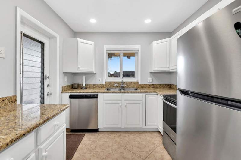 2 bedroom Condominium at 5300 Washington Street #D308, Beverly Hills, Hollywood — photo 3