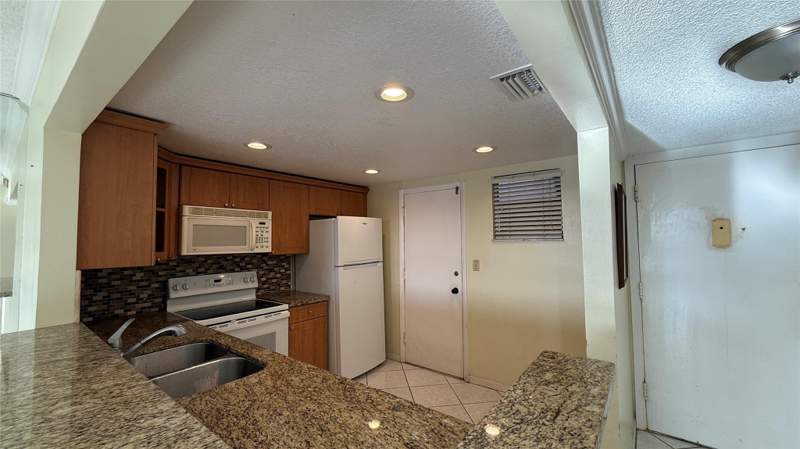 1 bedroom Condominium at 406 NW 68th Avenue #310, Polynesian Gardens, Plantation — photo 3