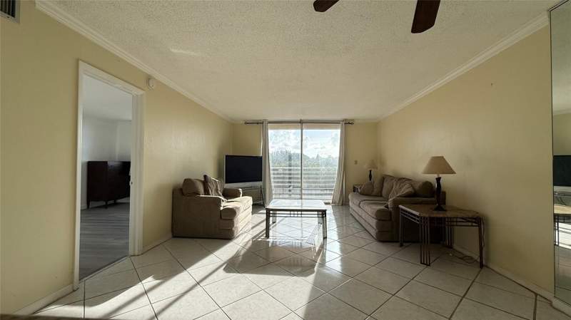 1 bedroom Condominium at 406 NW 68th Avenue #310, Polynesian Gardens, Plantation — photo 5