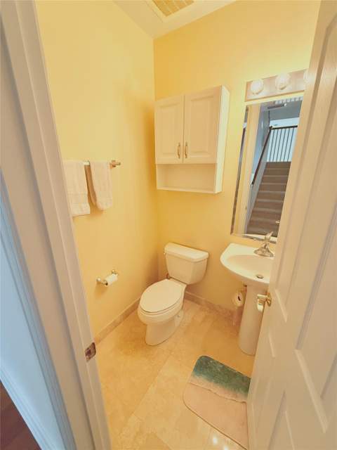 1951 Coral Heights Boulevard #402, Oakland Park FL - photo 6 of 19