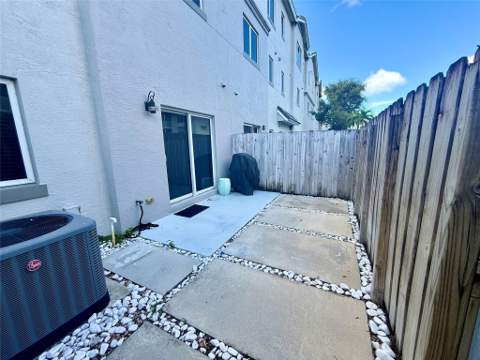 1951 Coral Heights Boulevard #402, Oakland Park FL - photo 16 of 19