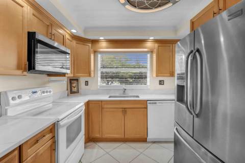9301 Sunrise Lakes Boulevard #207, Sunrise FL - photo 7 of 43