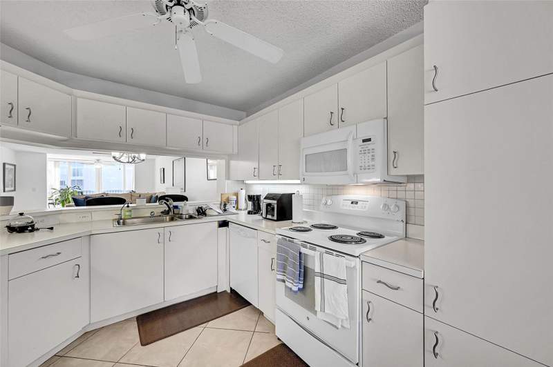 2 bedroom Condominium at 10133 NW 24th Place #205, Sunrise Lakes Phase 4, Sunrise — photo 2