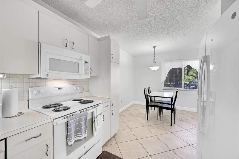 2 bedroom Condominium at 10133 NW 24th Place #205, Sunrise Lakes Phase 4, Sunrise — photo 3