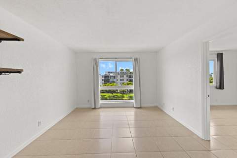 2106 S Cypress Bend Drive #506, Pompano Beach FL - photo 11 of 32