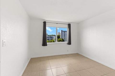 2106 S Cypress Bend Drive #506, Pompano Beach FL - photo 13 of 32