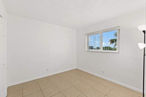 2106 S Cypress Bend Drive #506, Pompano Beach FL - photo 19 of 32