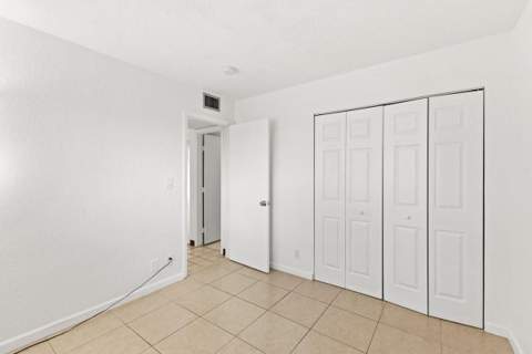 2106 S Cypress Bend Drive #506, Pompano Beach FL - photo 21 of 32