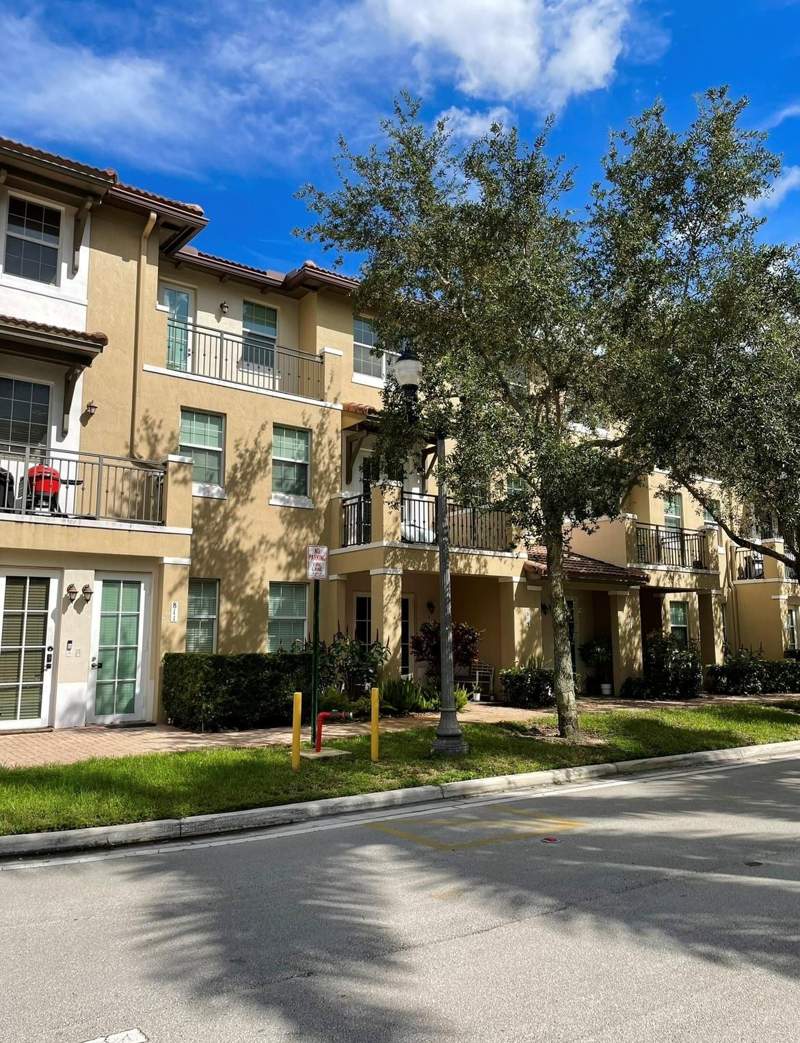 3 bedroom Condominium at 817 SW 147th Avenue #1404, Cobblestone II Condo, Pembroke Pines — photo 4