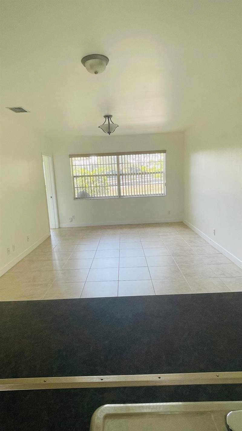 1 bedroom Condominium at 5111 W Oakland Park Boulevard #306, Jasmine, Lauderdale Lakes — photo 5