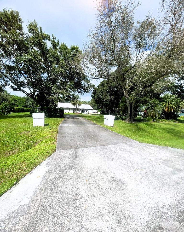 4 bedroom Single Family Residence at 14183 Greentree Trail, Paddock Park, Wellington — photo 4