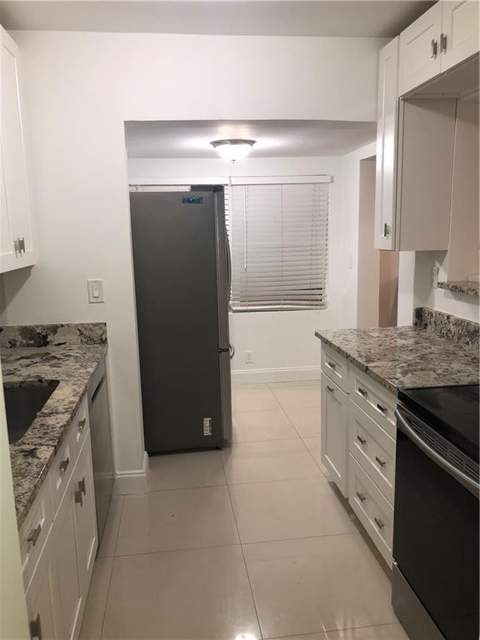 5273 NE 17th Avenue, Pompano Beach FL - photo 6 of 19