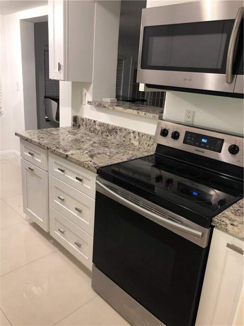 5273 NE 17th Avenue, Pompano Beach FL - photo 10 of 19
