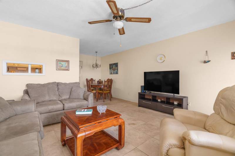 1 bedroom Stock Cooperative at 2106 NE 56th Court #204, Carlton Terrace North, Fort Lauderdale — photo 5