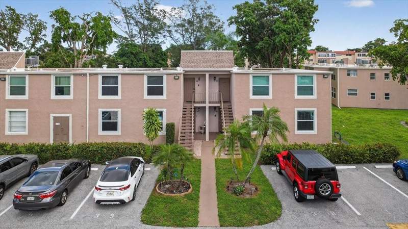 2 bedroom Condominium at 950 NW 80th Avenue #106, Palm Springs 1 Condo, Margate — photo 2