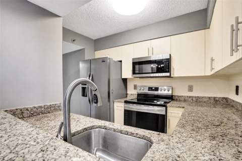 2334 S Cypress Bend Drive #304, Pompano Beach FL - photo 24 of 67