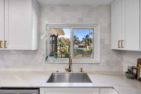 1034 SW 24th Avenue, Boynton Beach FL - photo 9 of 32