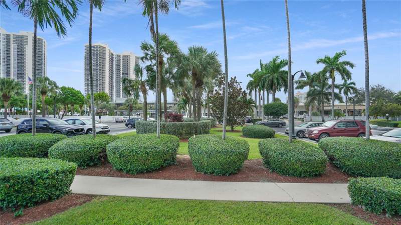 2 bedroom Stock Cooperative at 3333 NE 34 Street #109, Coral Ridge Towers South, Fort Lauderdale — photo 5