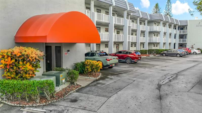 1 bedroom Condominium at 6570 Royal Palm Boulevard #312, Royal Park Gardens, Margate — photo 2