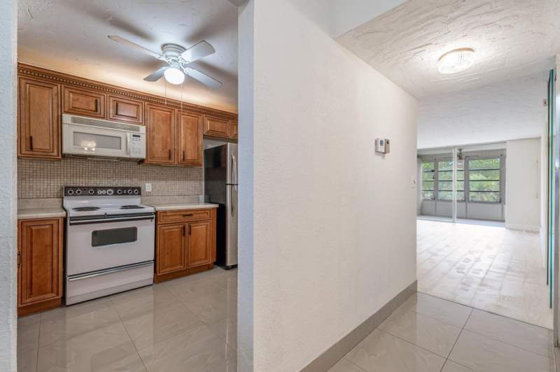 1 bedroom Condominium at 2551 Aragon Boulevard #406, Aragon, Sunrise — photo 2