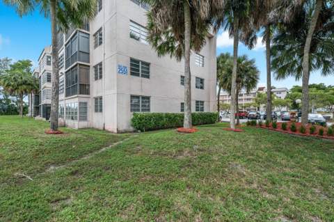 2551 Aragon Boulevard #406, Sunrise FL - photo 18 of 20