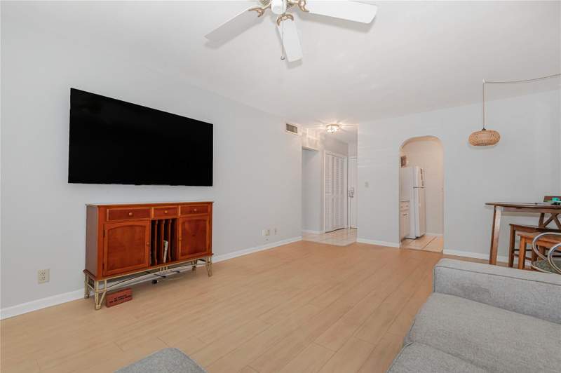 1 bedroom Stock Cooperative at 1821 NE 62nd Street #310, Georgian Court, Fort Lauderdale — photo 3