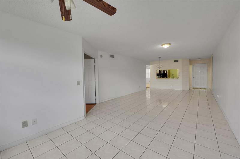 2 bedroom Condominium at 10369 NW 24th Place #402, Sunrise Lakes 187 Condo, Sunrise — photo 5