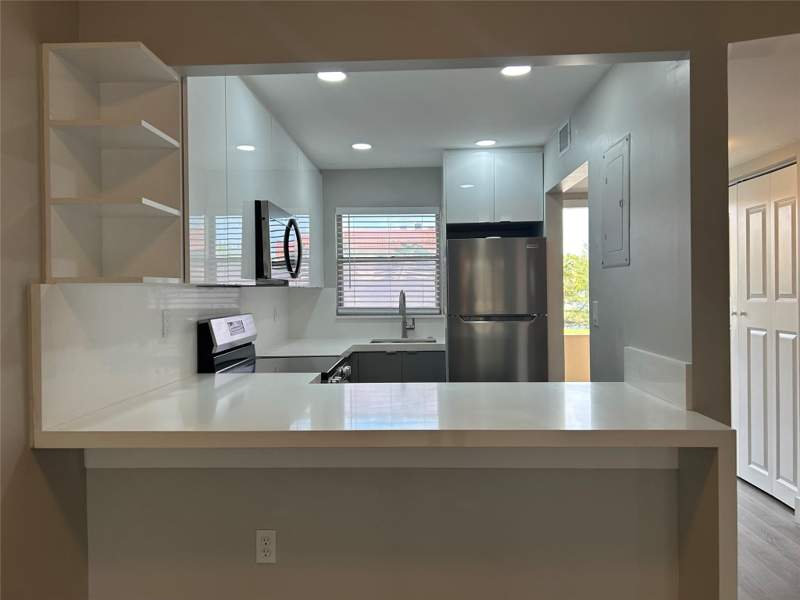 2 bedroom Condominium at 8080 N Sunrise Lakes Drive #209, Sunrise Lakes Phase 1, Fort Lauderdale — photo 2
