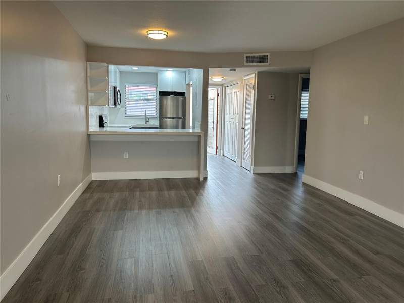 2 bedroom Condominium at 8080 N Sunrise Lakes Drive #209, Sunrise Lakes Phase 1, Fort Lauderdale — photo 3