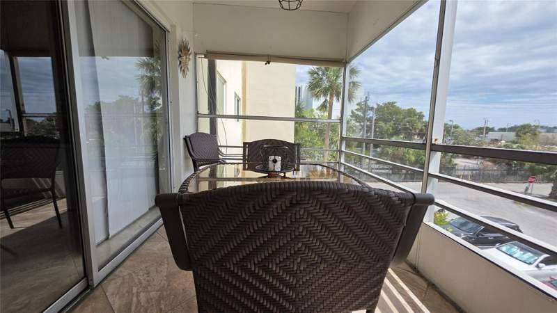 1 bedroom Condominium at 4047 NW 16th Street #302, majestic gardens, Fort Lauderdale — photo 4