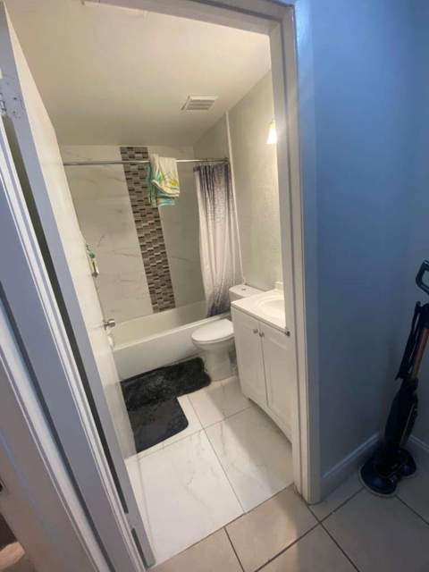 3441 NW 44 Street #203, Oakland Park FL - photo 6 of 10
