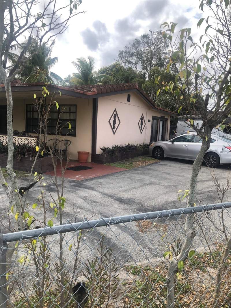 4 bedroom Single Family Residence at 1100 NW 19th Street, Lauderdale Villas 29-37 B, Fort Lauderdale — photo 2